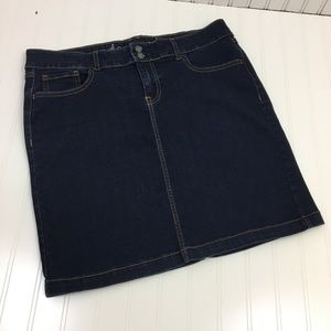 Old Navy Stretchy Dark Denim Skirt
